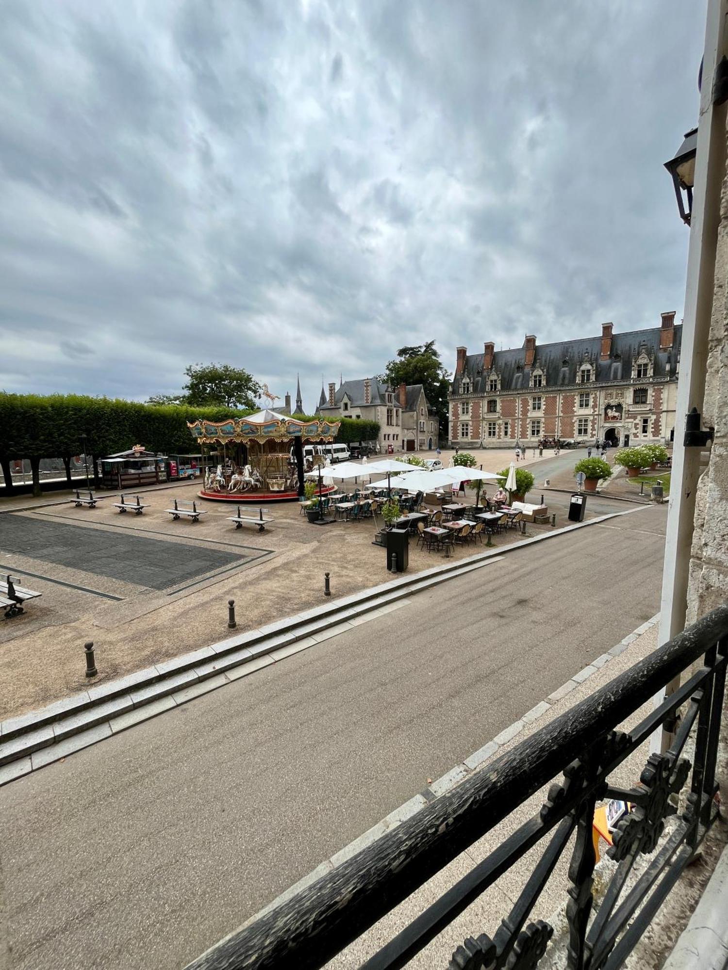 La Place Du Chateau - Vue Exceptionnelle Sur Le Chateau De Blois Exterior foto